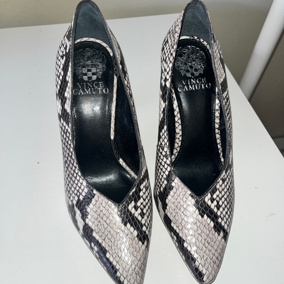 NWOT Vince Camuto Snake Print Heels - Picture 5 of 5